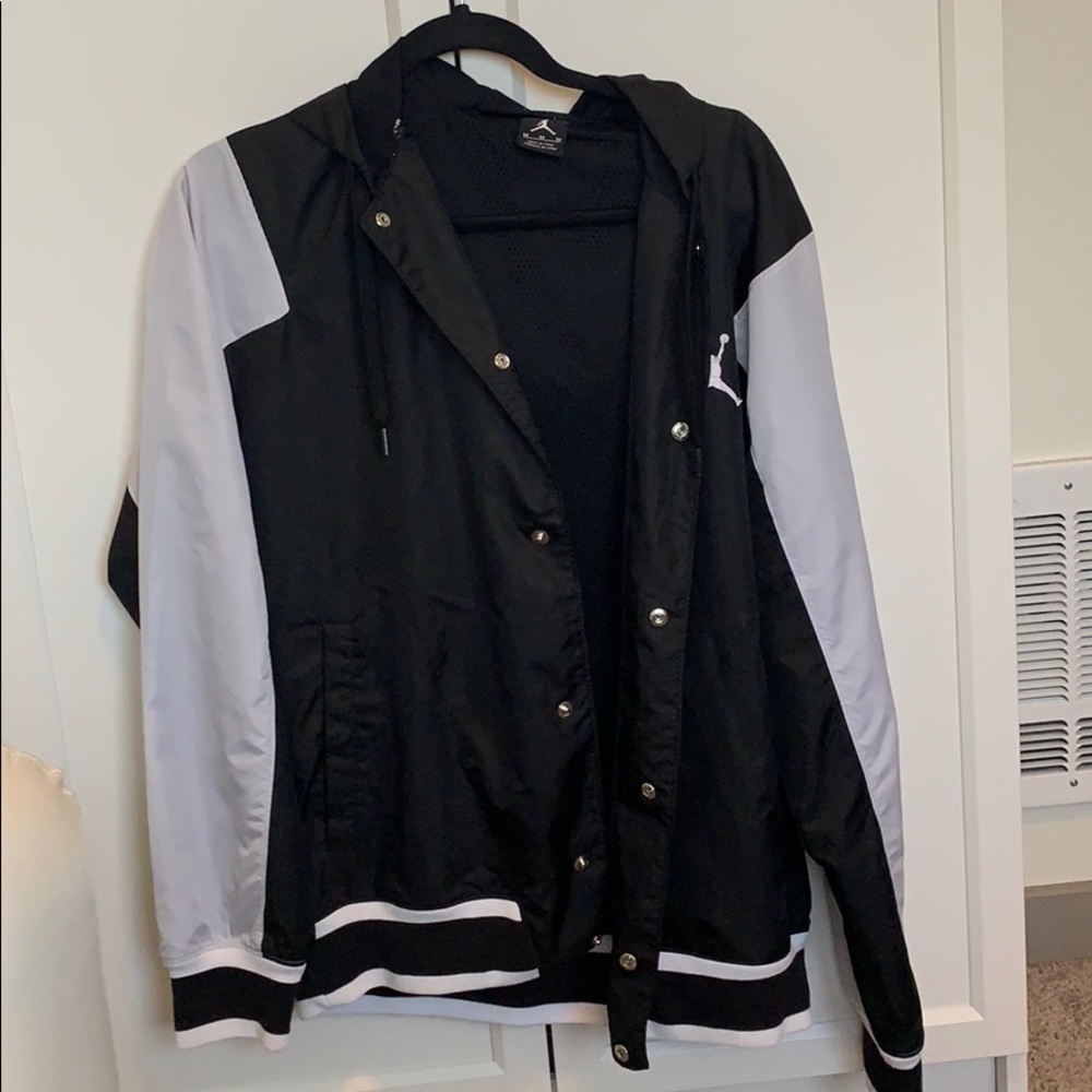 Jordan medium hoodie/ windbreaker black & white